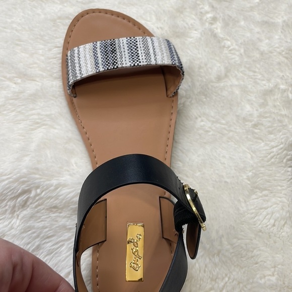 Black‎ and white Sandals - Picture 3 of 7
